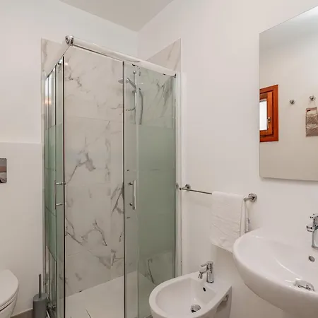 Studio's Pavese Daire Olbia